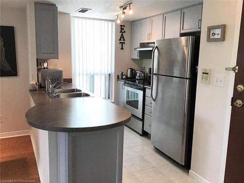 802-2585 Erin Centre Boulevard, Mississauga, ON - Indoor Photo Showing Kitchen With Double Sink