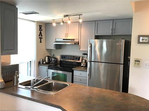 802-2585 Erin Centre Boulevard, Mississauga, ON - Indoor Photo Showing Kitchen With Double Sink