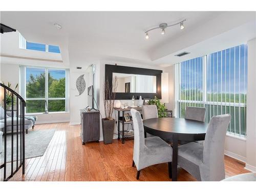 802-2585 Erin Centre Boulevard, Mississauga, ON - Indoor Photo Showing Dining Room