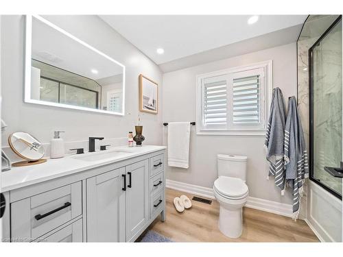 6 Pleasant Avenue, Dundas, ON - Indoor Photo Showing Bathroom