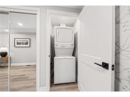 6 Pleasant Avenue, Dundas, ON - Indoor Photo Showing Laundry Room