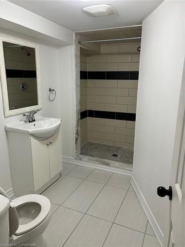 1619 Main Street E, Hamilton, ON - Indoor Photo Showing Bathroom