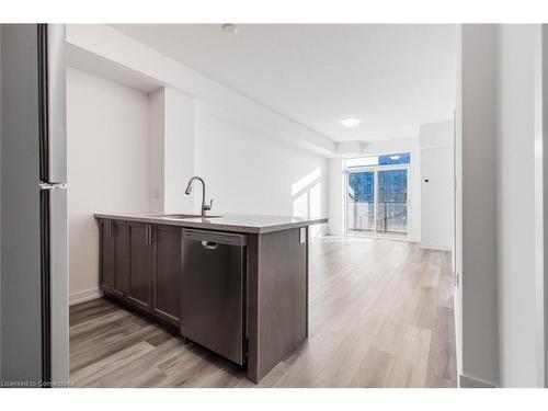 1001-470 Dundas Street E, Waterdown, ON - Indoor Photo Showing Kitchen