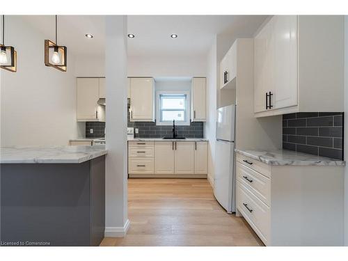 263 Kensington Avenue, Hamilton, ON - Indoor Photo Showing Kitchen