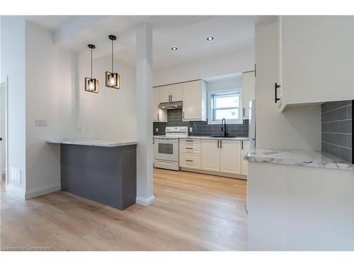 263 Kensington Avenue, Hamilton, ON - Indoor Photo Showing Kitchen