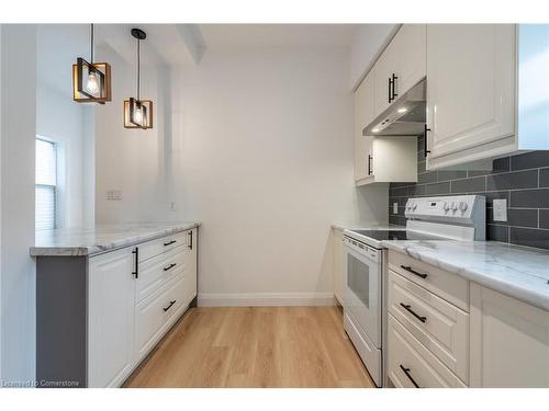 263 Kensington Avenue, Hamilton, ON - Indoor Photo Showing Kitchen