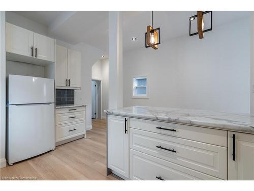 263 Kensington Avenue, Hamilton, ON - Indoor Photo Showing Kitchen