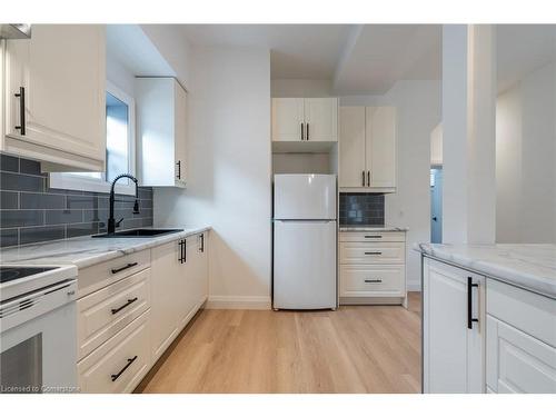 263 Kensington Avenue, Hamilton, ON - Indoor Photo Showing Kitchen