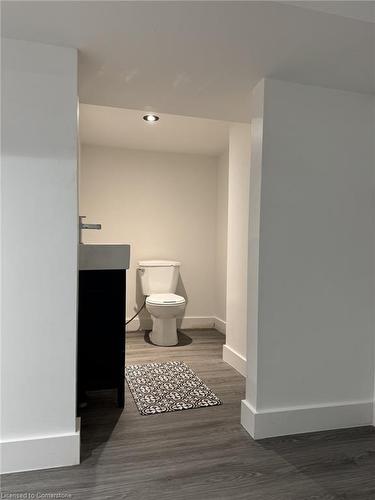 263 Kensington Avenue, Hamilton, ON - Indoor Photo Showing Bathroom