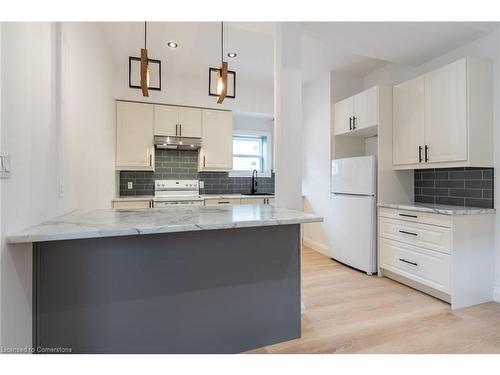 263 Kensington Avenue, Hamilton, ON - Indoor Photo Showing Kitchen