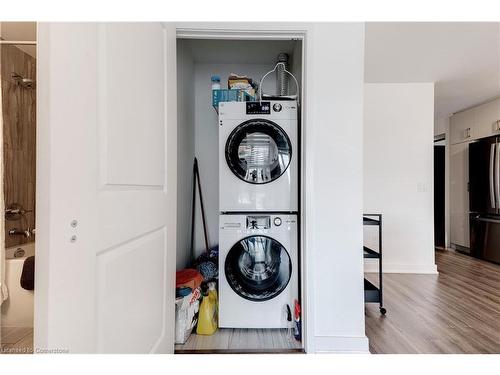 908-2007 James Street, Burlington, ON - Indoor Photo Showing Laundry Room