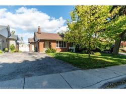 136 Guildwood Drive  Hamilton, ON L9C 6S5