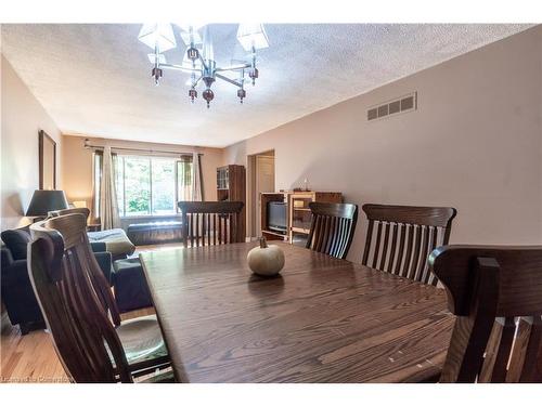 136 Guildwood Drive, Hamilton, ON - Indoor Photo Showing Dining Room