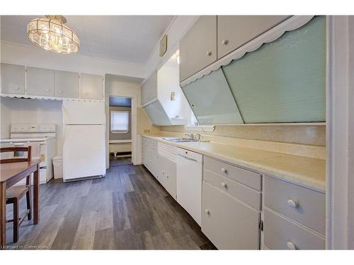 249 Charlton Avenue E, Hamilton, ON - Indoor Photo Showing Kitchen With Double Sink