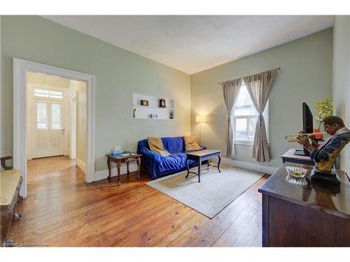 249 Charlton Avenue E, Hamilton, ON - Indoor Photo Showing Living Room