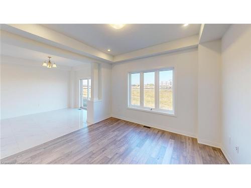 176 Cittadella Boulevard, Hannon, ON - Indoor Photo Showing Other Room