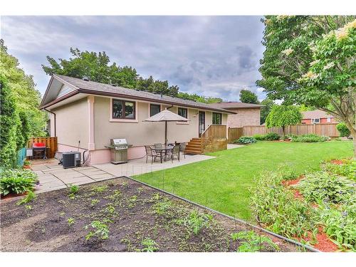 16 Colmar Place, Dundas, ON - Outdoor