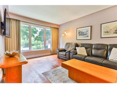 16 Colmar Place, Dundas, ON - Indoor Photo Showing Living Room