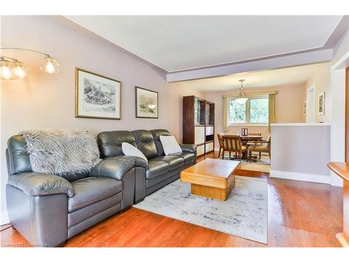 16 Colmar Place, Dundas, ON - Indoor Photo Showing Living Room