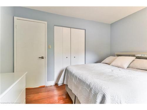 16 Colmar Place, Dundas, ON - Indoor Photo Showing Bedroom