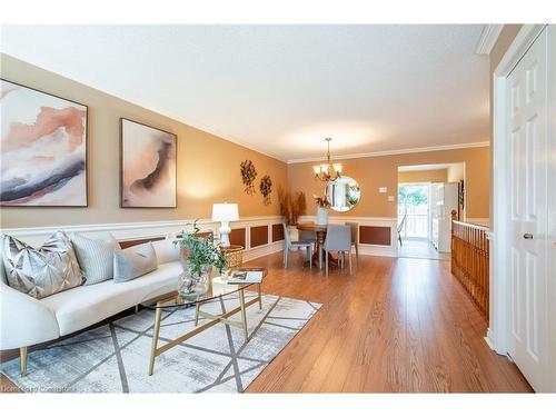 35-10 Wentworth Drive, Grimsby, ON - Indoor Photo Showing Living Room