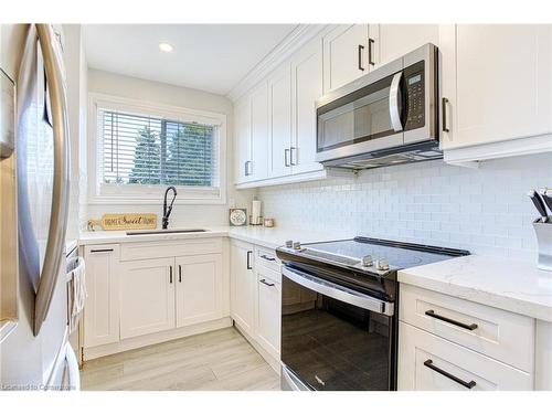 16-125 Livingston Avenue, Grimsby, ON - Indoor Photo Showing Kitchen With Upgraded Kitchen