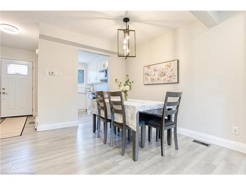 16-125 Livingston Avenue, Grimsby, ON - Indoor Photo Showing Dining Room