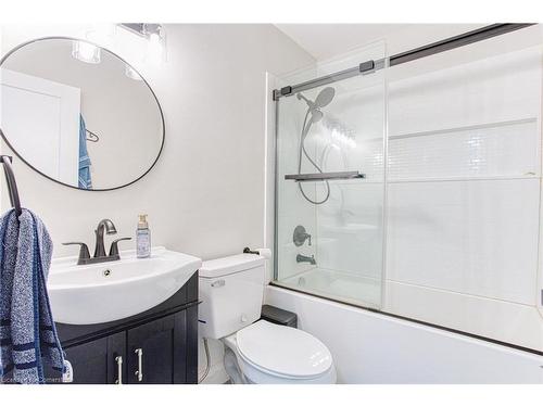 16-125 Livingston Avenue, Grimsby, ON - Indoor Photo Showing Bathroom