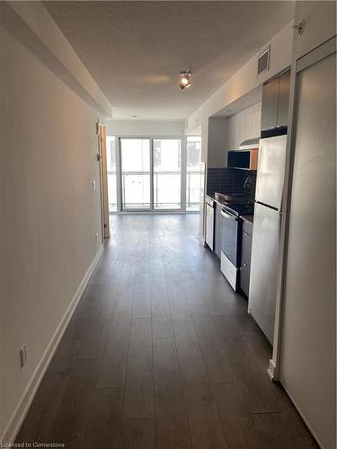 B325-1119 Cooke Boulevard, Burlington, ON - Indoor Photo Showing Kitchen