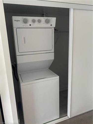 B325-1119 Cooke Boulevard, Burlington, ON - Indoor Photo Showing Laundry Room