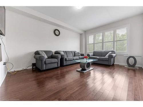 17 Larry Crescent, Caledonia, ON - Indoor Photo Showing Living Room