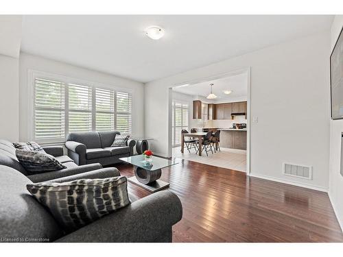 17 Larry Crescent, Caledonia, ON - Indoor Photo Showing Living Room