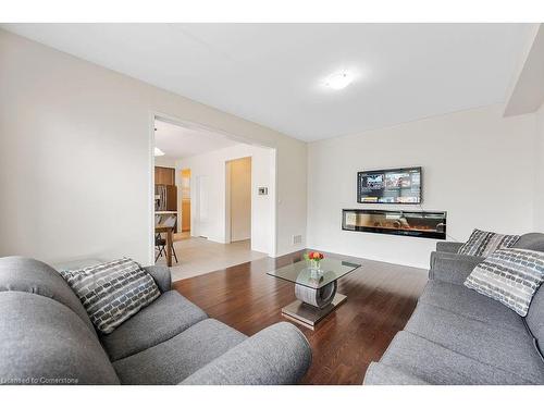 17 Larry Crescent, Caledonia, ON - Indoor Photo Showing Living Room