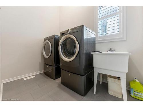 17 Larry Crescent, Caledonia, ON - Indoor Photo Showing Laundry Room