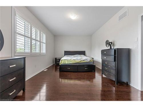 17 Larry Crescent, Caledonia, ON - Indoor Photo Showing Bedroom