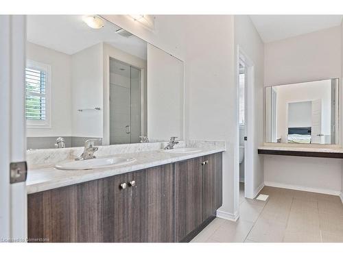 17 Larry Crescent, Caledonia, ON - Indoor Photo Showing Bathroom