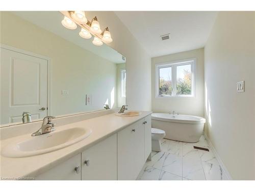 2104 Ellerston Common, Burlington, ON - Indoor Photo Showing Bathroom