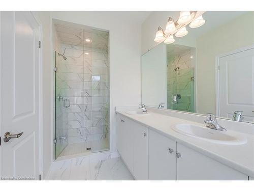 2104 Ellerston Common, Burlington, ON - Indoor Photo Showing Bathroom