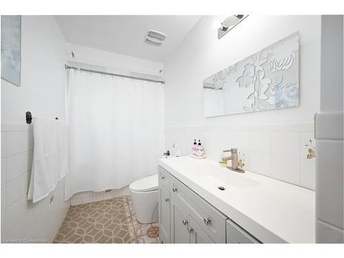 515 Brock Road, Flamborough, ON - Indoor Photo Showing Bathroom