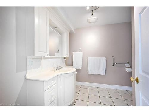 515 Brock Road, Flamborough, ON - Indoor Photo Showing Bathroom