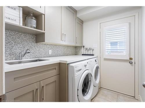 1245 Hammond Street, Burlington, ON - Indoor Photo Showing Laundry Room