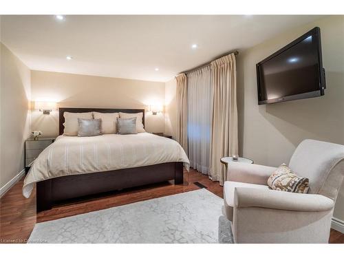 1245 Hammond Street, Burlington, ON - Indoor Photo Showing Bedroom