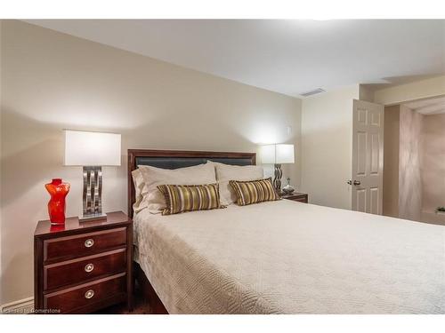 1245 Hammond Street, Burlington, ON - Indoor Photo Showing Bedroom