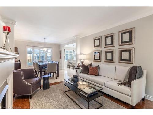 1245 Hammond Street, Burlington, ON - Indoor Photo Showing Living Room