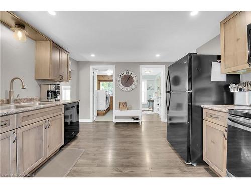 328 Decewsville Road, Cayuga, ON - Indoor Photo Showing Kitchen With Double Sink