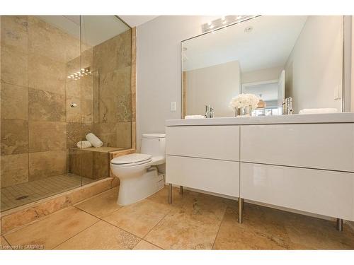 8-120 Bronte Road, Oakville, ON - Indoor Photo Showing Bathroom