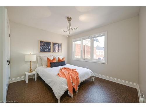 8-120 Bronte Road, Oakville, ON - Indoor Photo Showing Bedroom