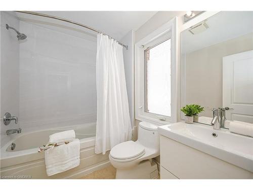 8-120 Bronte Road, Oakville, ON - Indoor Photo Showing Bathroom