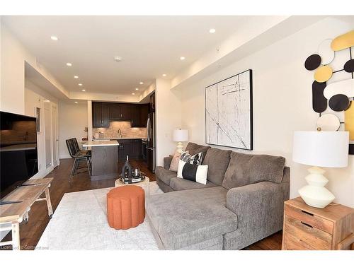 701-30 Hamilton Street S, Waterdown, ON - Indoor Photo Showing Living Room