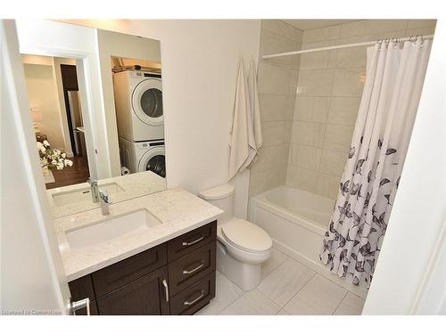 701-30 Hamilton Street S, Waterdown, ON - Indoor Photo Showing Bathroom